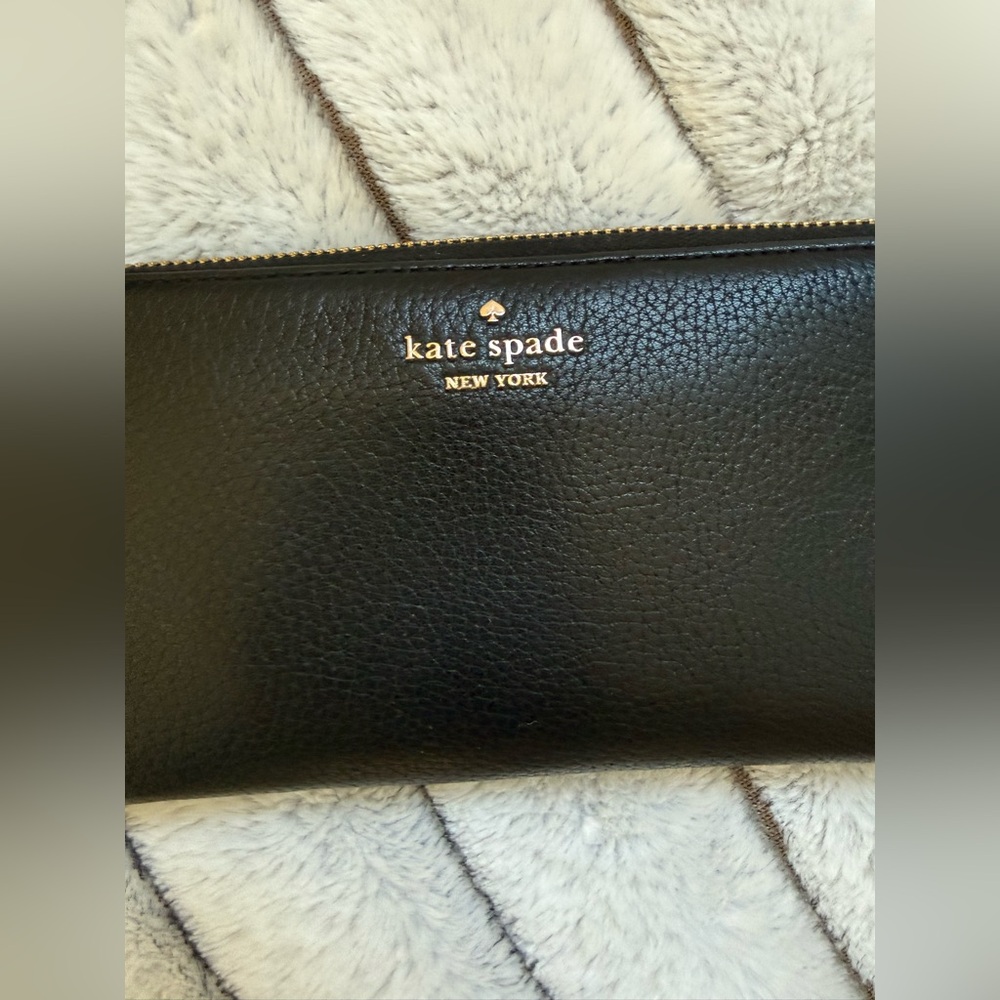 kate spade Black Pebbled Leather Zip Wallet with Gold Logo - Picture 2 of 4